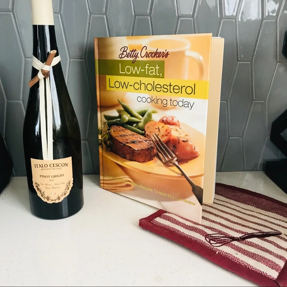 Betty Crocker’s Low‎ Fat Low Colesterol Cookbook
